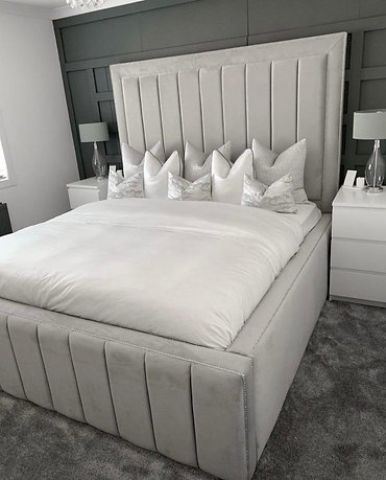 Sleigh Bed17